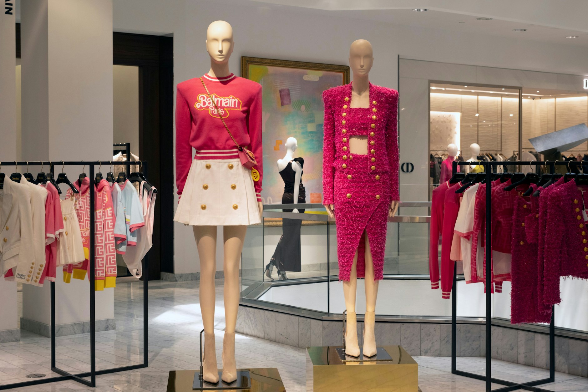 Und alle machen mit: Auch die Modemarke Balmain hat unlängst eine Barbie-Kollektion herausgebracht.