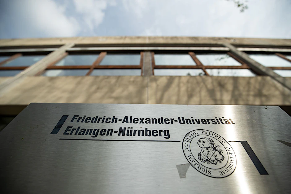 ARCHIV - Die Universität Erlangen-Nürnberg begründet den aufsehenerregenden Schritt mit einer Prüfung des Bundesamtes für Wirtschaft und Ausfuhrkontrolle.  