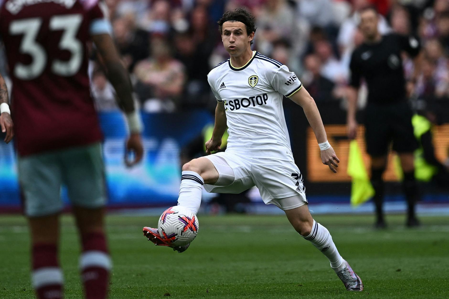 In der vergangenen Saison absolvierte Brenden Aaronson bei Leeds United 36 Liga-Spiele, stieg mit dem Verein aber aus der Premier League ab.