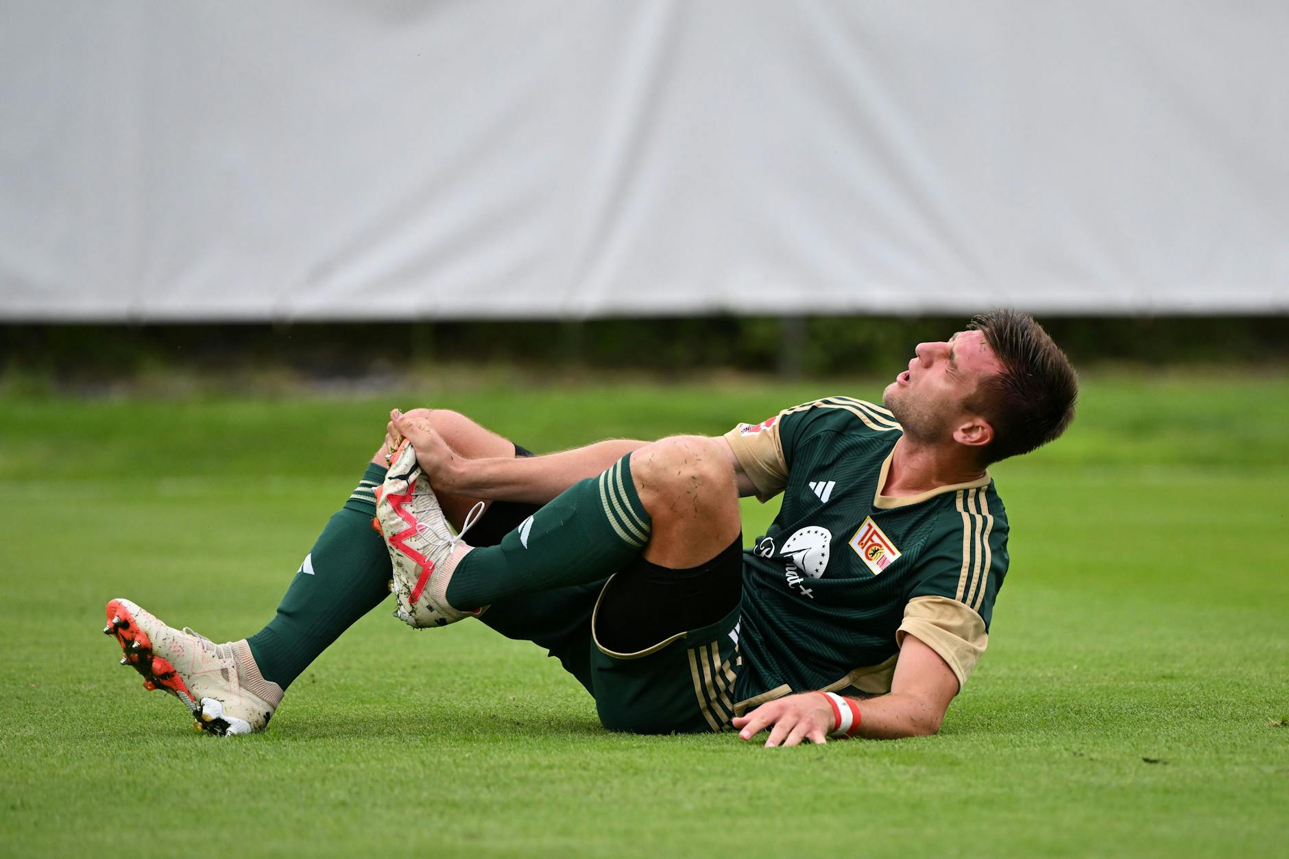 Robin Knoche spielte gegen Pafos nur eine halbe Stunde, sah die spätere Pleite von der Bank aus.