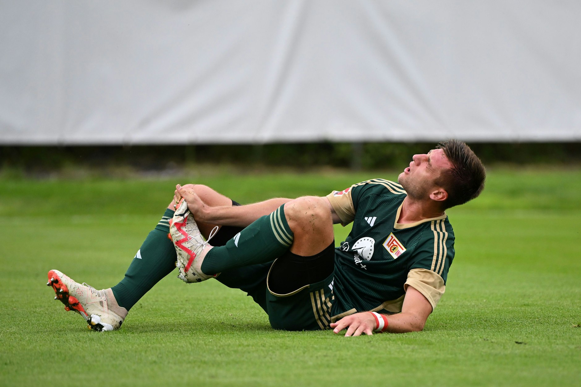 Robin Knoche spielte gegen Pafos nur eine halbe Stunde, sah die spätere Pleite von der Bank aus.