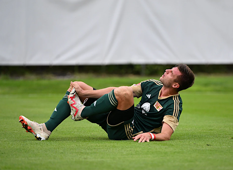 Robin Knoche spielte gegen Pafos nur eine halbe Stunde, sah die spätere Pleite von der Bank aus.