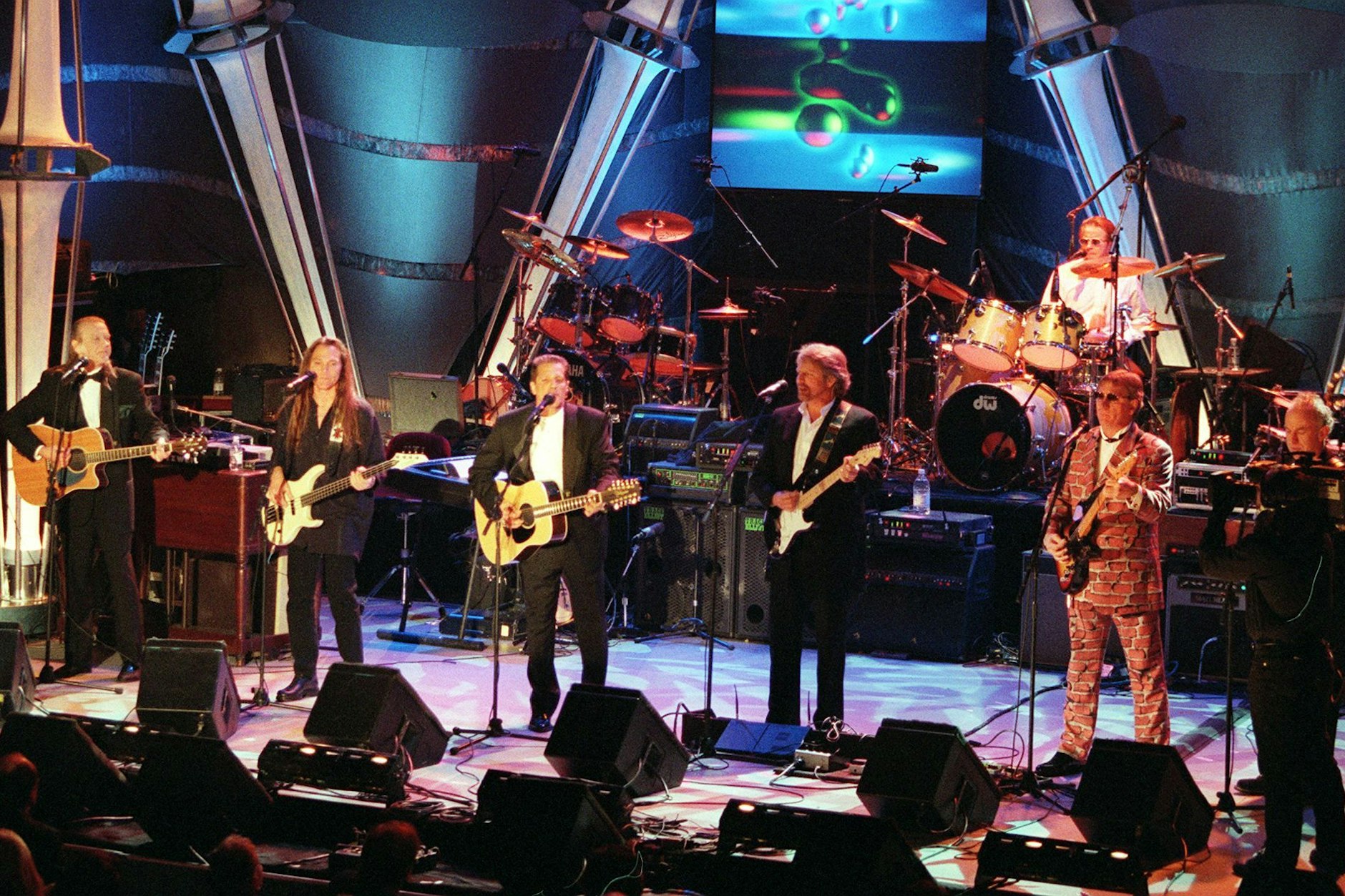 The Eagles (von links:) Randy Meisner, Timothy Schmit, Glenn Frey, Don Felder, Joe Walsh, Don Henley und Bernie Leadon im Jahr 1998.