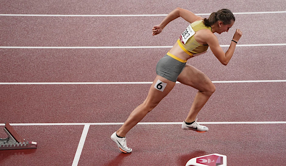 ARCHIV - Nele Moos hatte bei den Paralympics 2021 in Tokio auf den Weitsprung-Wettbewerb verzichtet, um über 400 Meter an den Start zu gehen.  