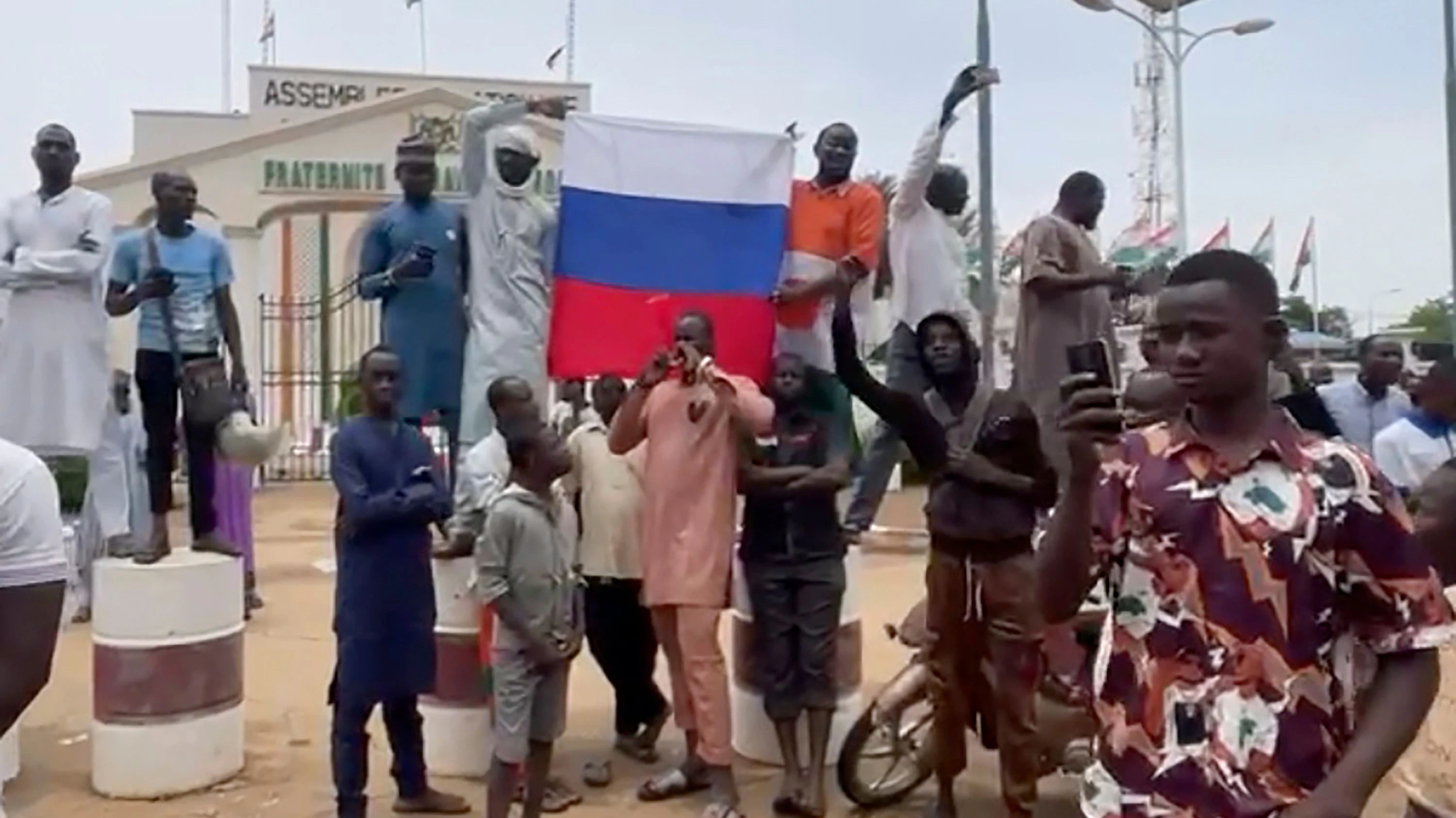 Auch in Niger schwenkten die Unterstützer der Putschisten russische Fahnen.