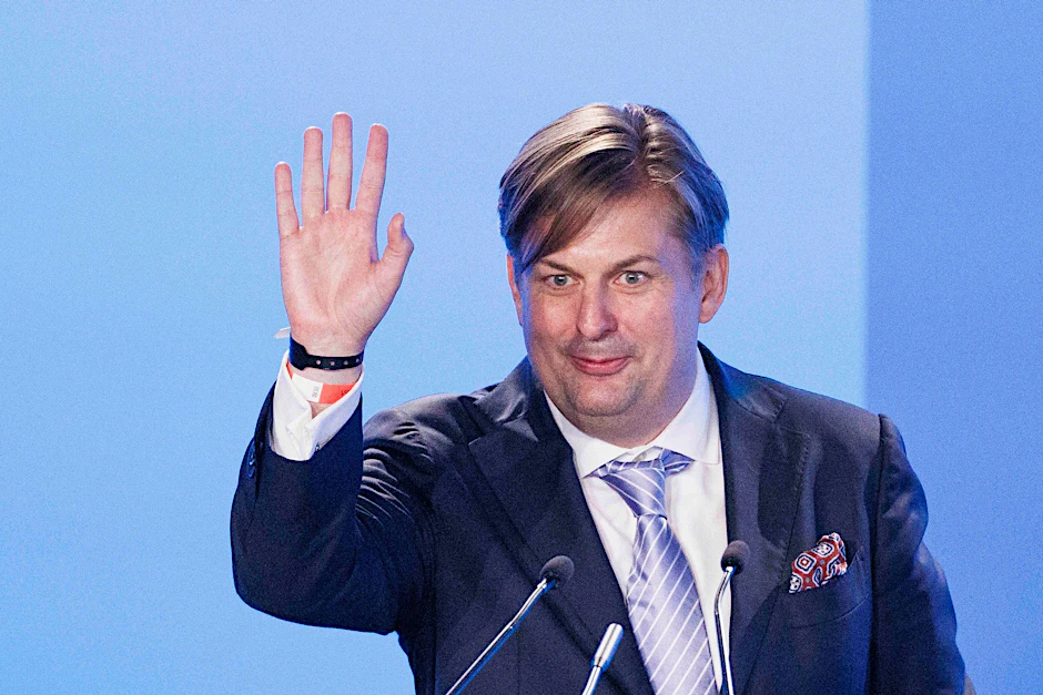 Maximilian Krah bei seiner Vorstellungsrede als AfD-Spitzenkandidat für die Europawahl der AfD Europawahlversammlung in der Messe Magdeburg.  