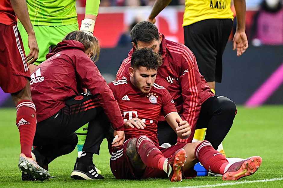 ARCHIV - Hatte beim FC Bayern mit zahlreichen Verletzungen zu kämpfen: Lucas Hernández.  