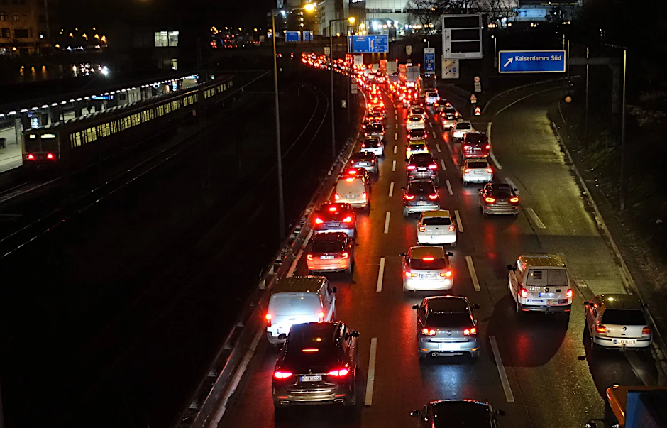 Die A100 wird in Berlin nachts gesperrt.