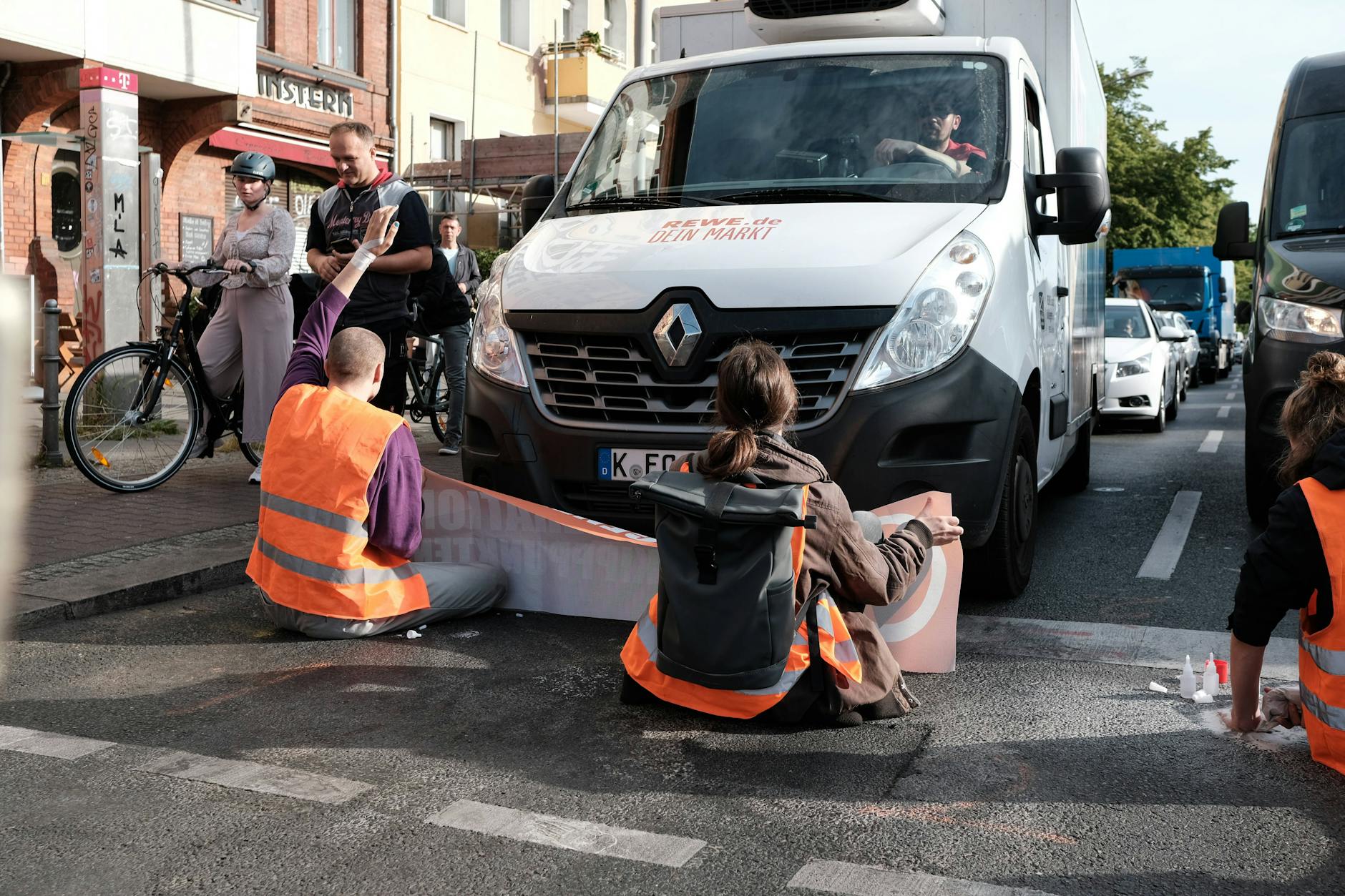 Wie aus Klima-Klebern Stauhelfer:innen wurden ...