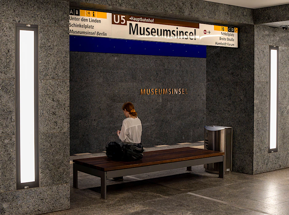 Allein unterwegs: Viele Frauen fühlen sich in den Berliner Bahnen unwohl.