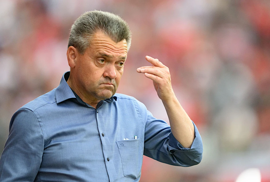 ARCHIV - Unterhaching-Präsident Manfred Schwabl hat die Förderung von Nachwuchsspielern kritisiert.  