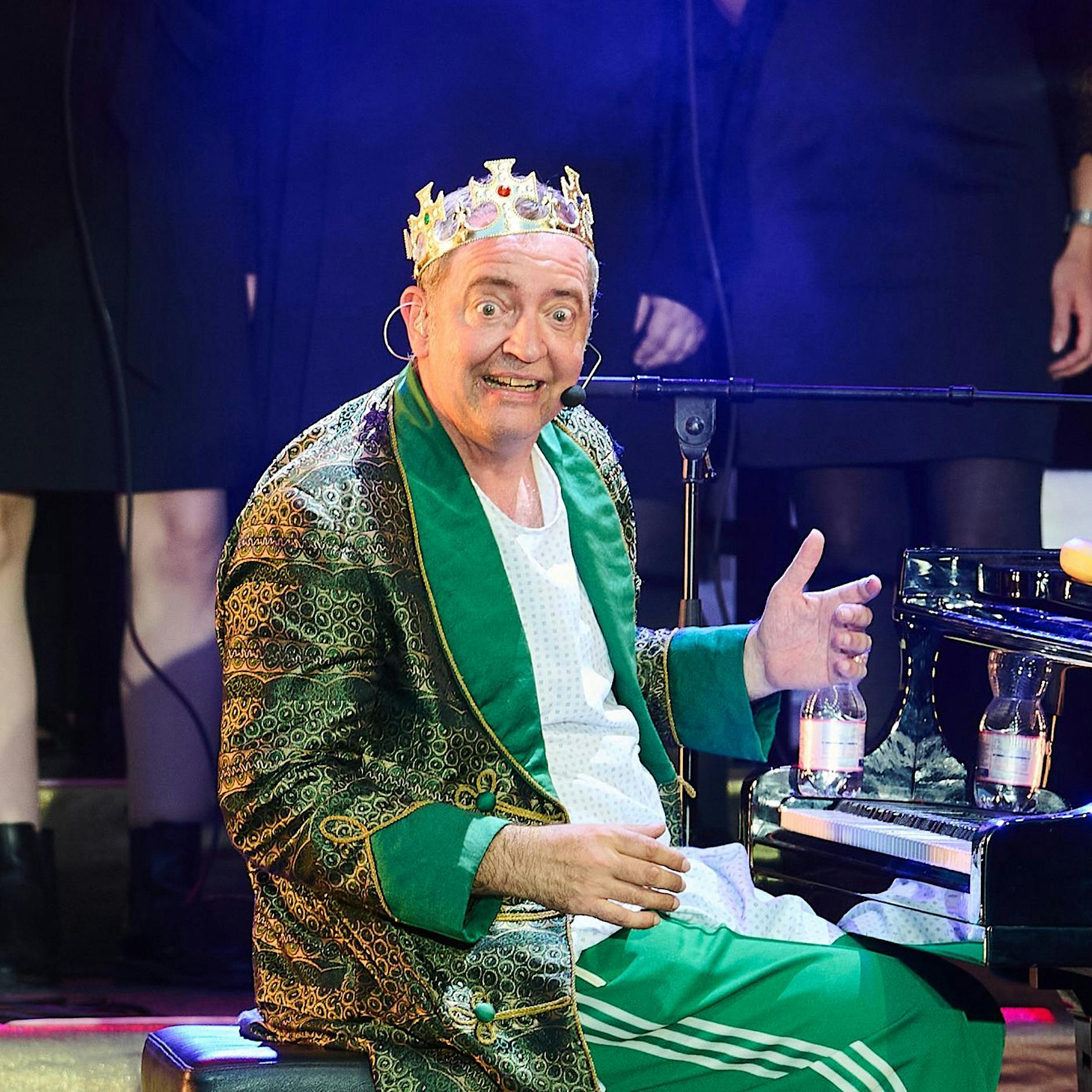 „Halleluja“ in seiner „Kurmuschel“: Grebes Waldbühnenshow