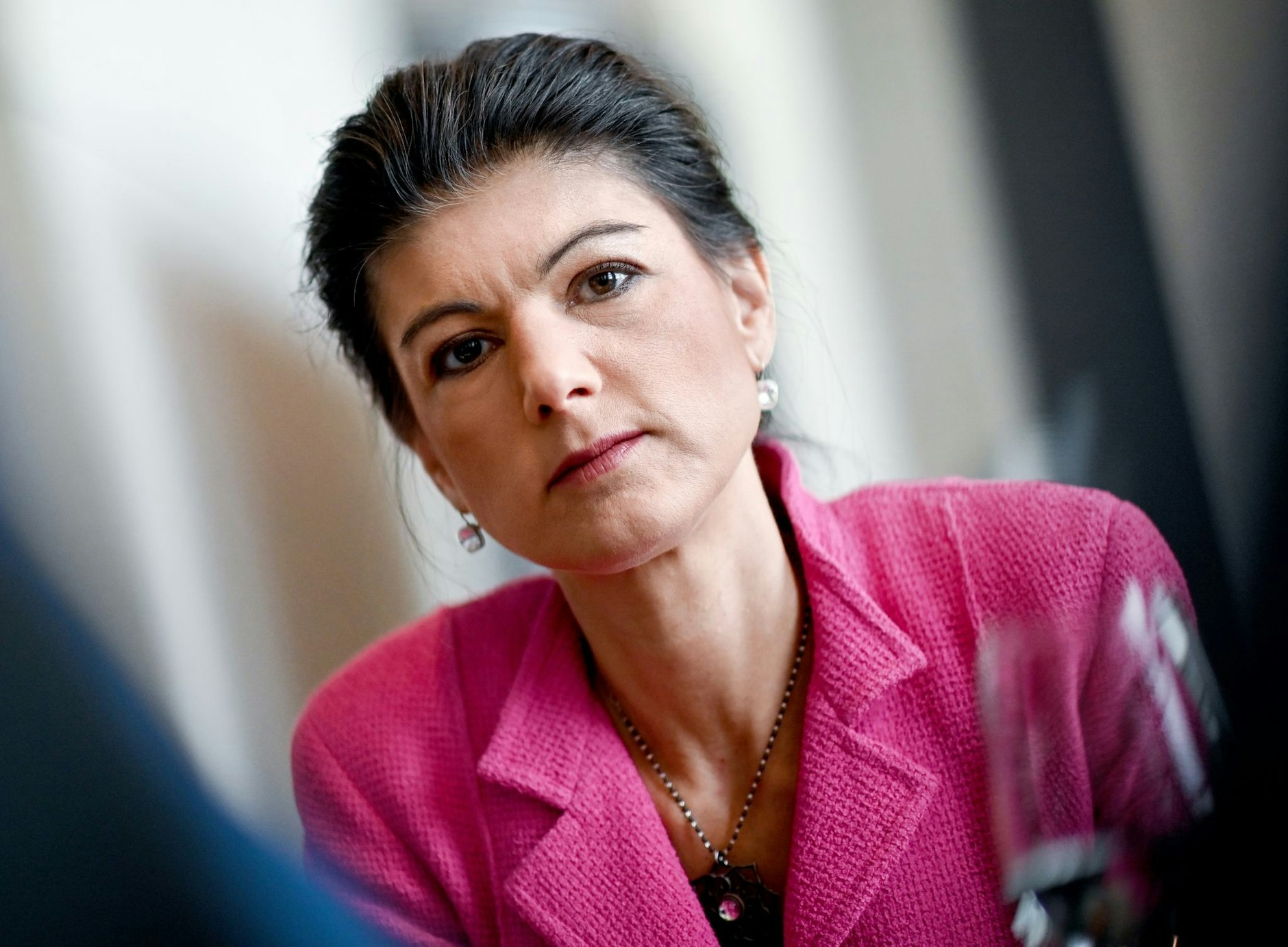 ARCHIV - Hat sich mit der Führung der Linken entzweit und erwägt die Gründung einer eigenen Partei: Sahra Wagenknecht.  