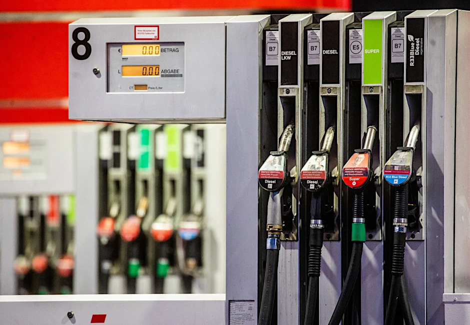 Der Juraprofessor Gregor Bachmann will den Spritpreis auf 100 Euro/Liter anheben.&nbsp;&nbsp;