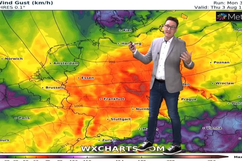 Wetter-Experte Dominik Jung zeigt das Sturmtief, das in der Wetter-Karte vorhergesagt wird für Donnerstag.