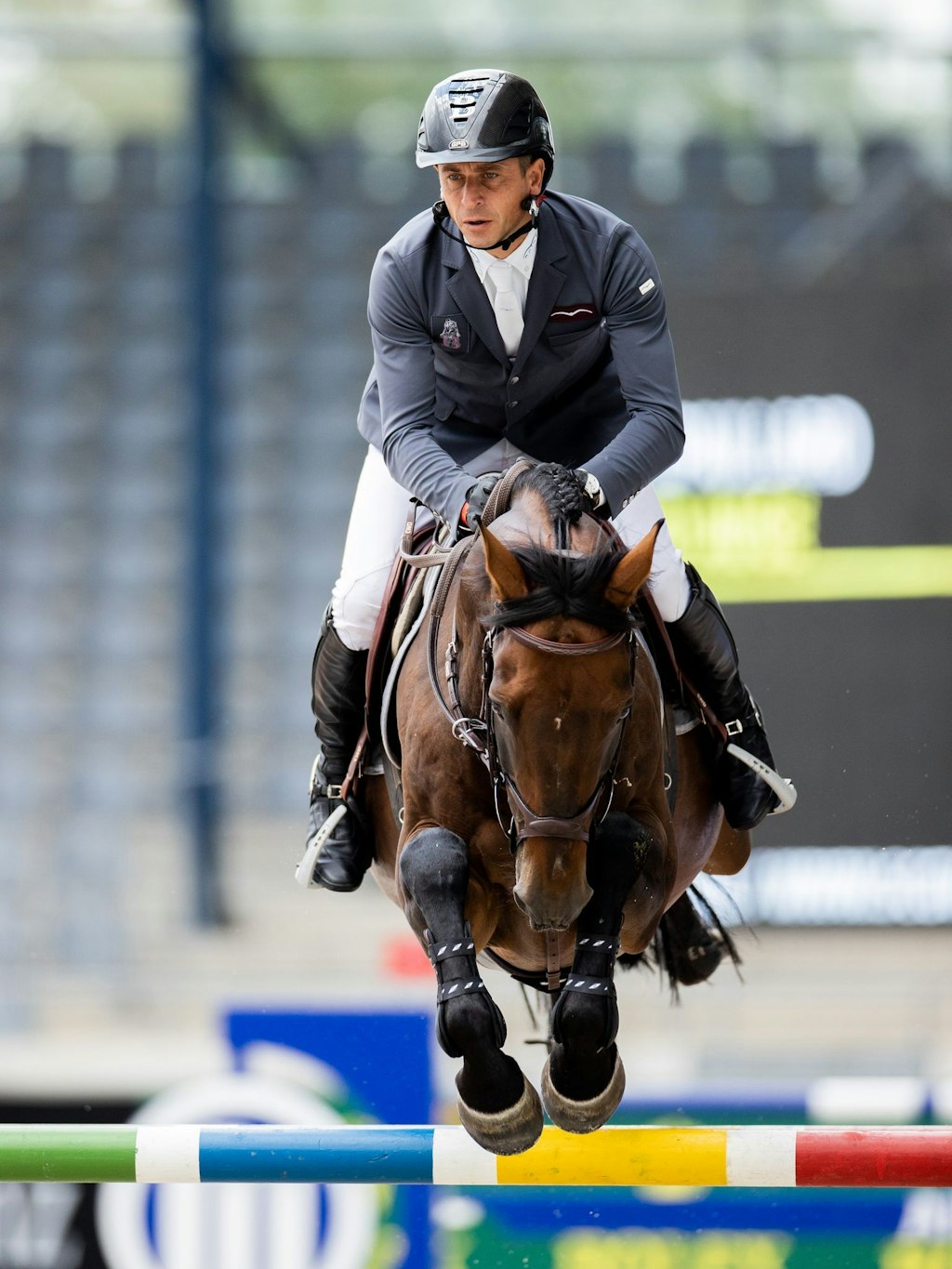 Julien Epaillard reitet bei Turnier in MonteCarlo zum Sieg