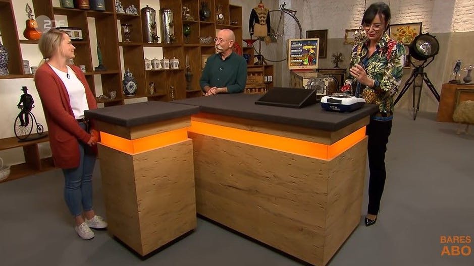 „Bares für Raes“-Expertin Dr. Heide Rezepa-Zabel erklärt das opulente Meisterstück, dass Kandidatin Carina mitgebracht hat.