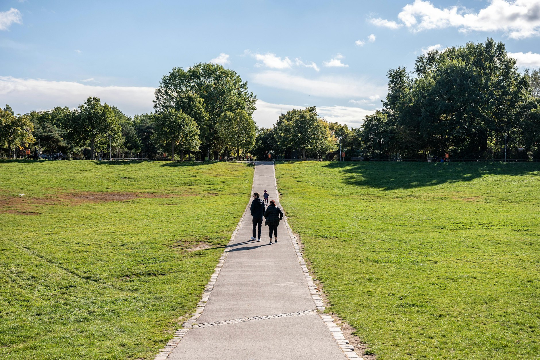 So wollen ihn die meisten sehen: der Görlitzer Park als friedliche Oase im Sommer mitten im Wrangelkiez in Berlin-Kreuzberg.