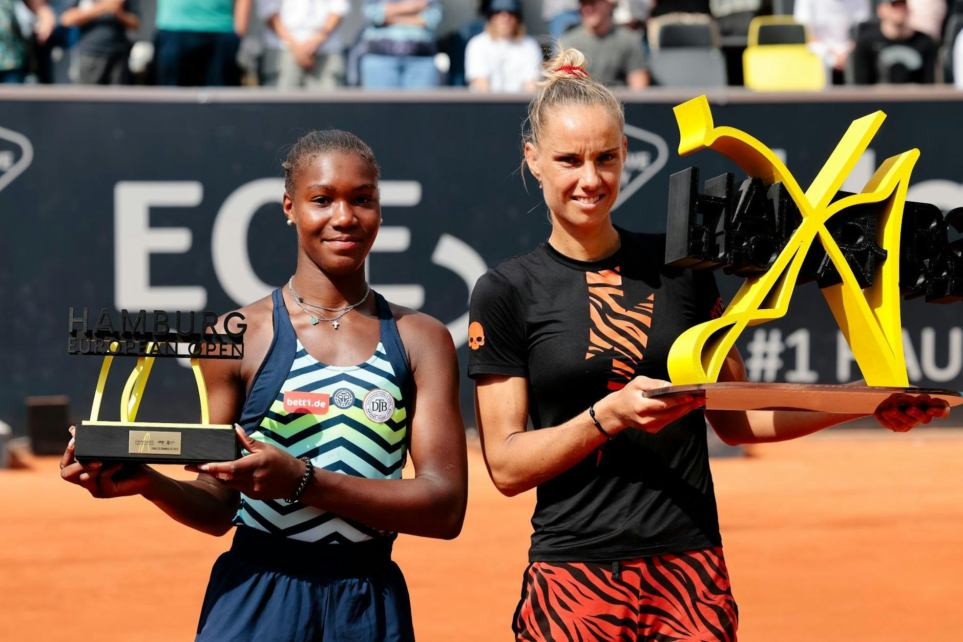 Noma Noha Akugue (l) musste sich im Finale von Hamburg Arantxa Rus geschlagen geben.