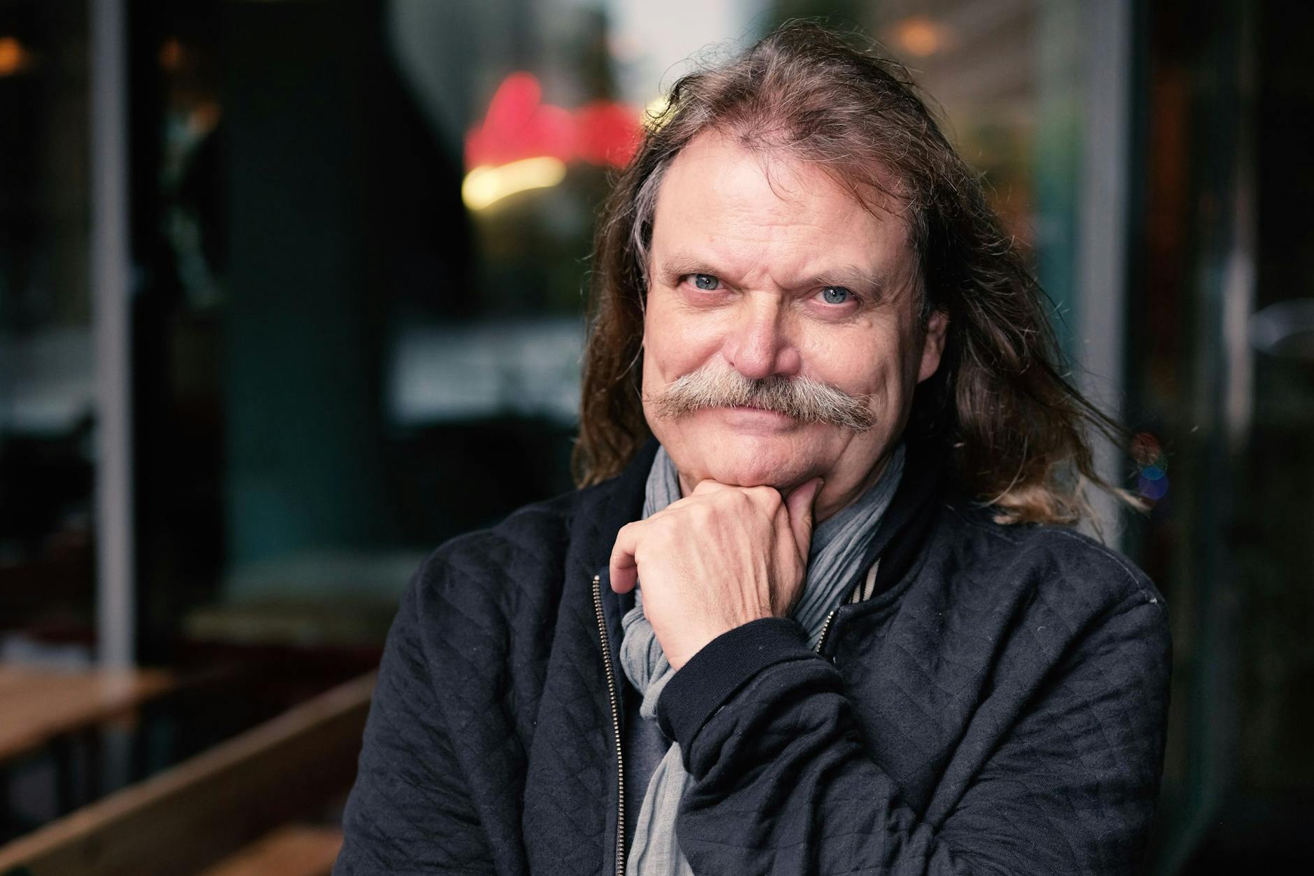 Für ein Interview mit Leslie Mandoki sollte man sich Zeit nehmen.