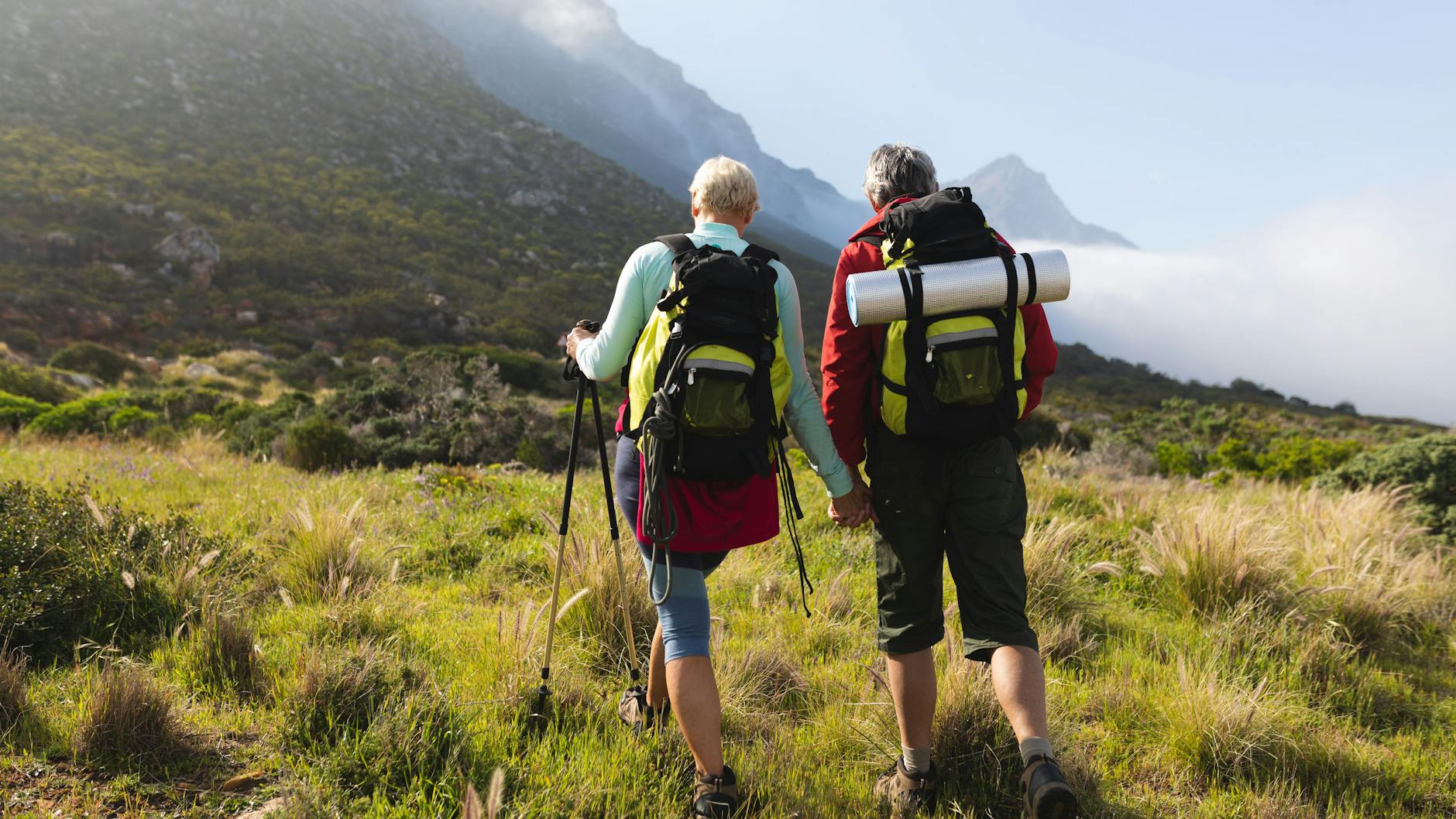 Glücklich und fit ins Alter: mit einfachen Gewohnheiten geht das ohne Anstrengung.