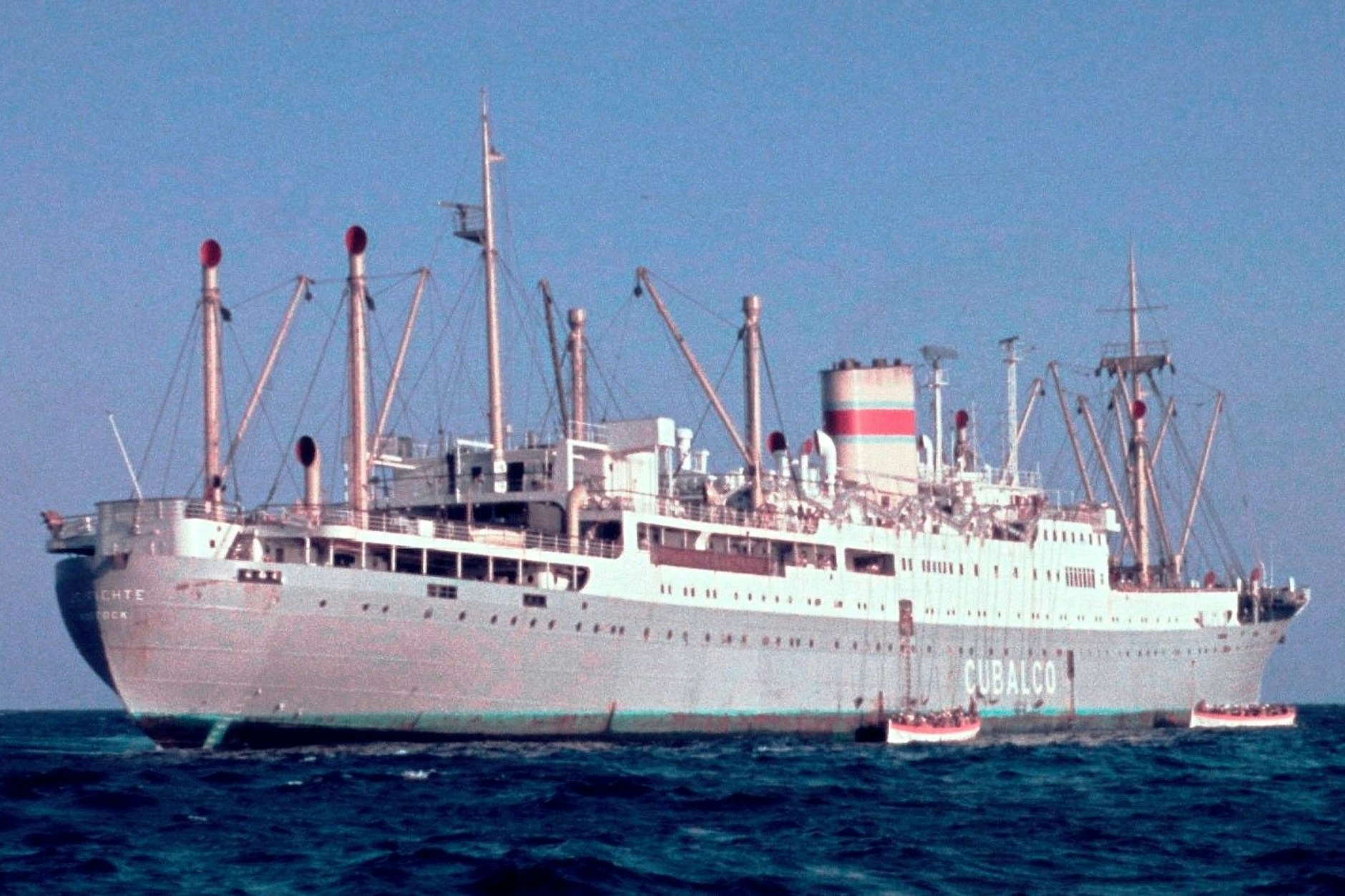 Der DDR-Frachter MS Fichte auf hoher See – hier bei einer Fahrt im Golf von Mexiko.