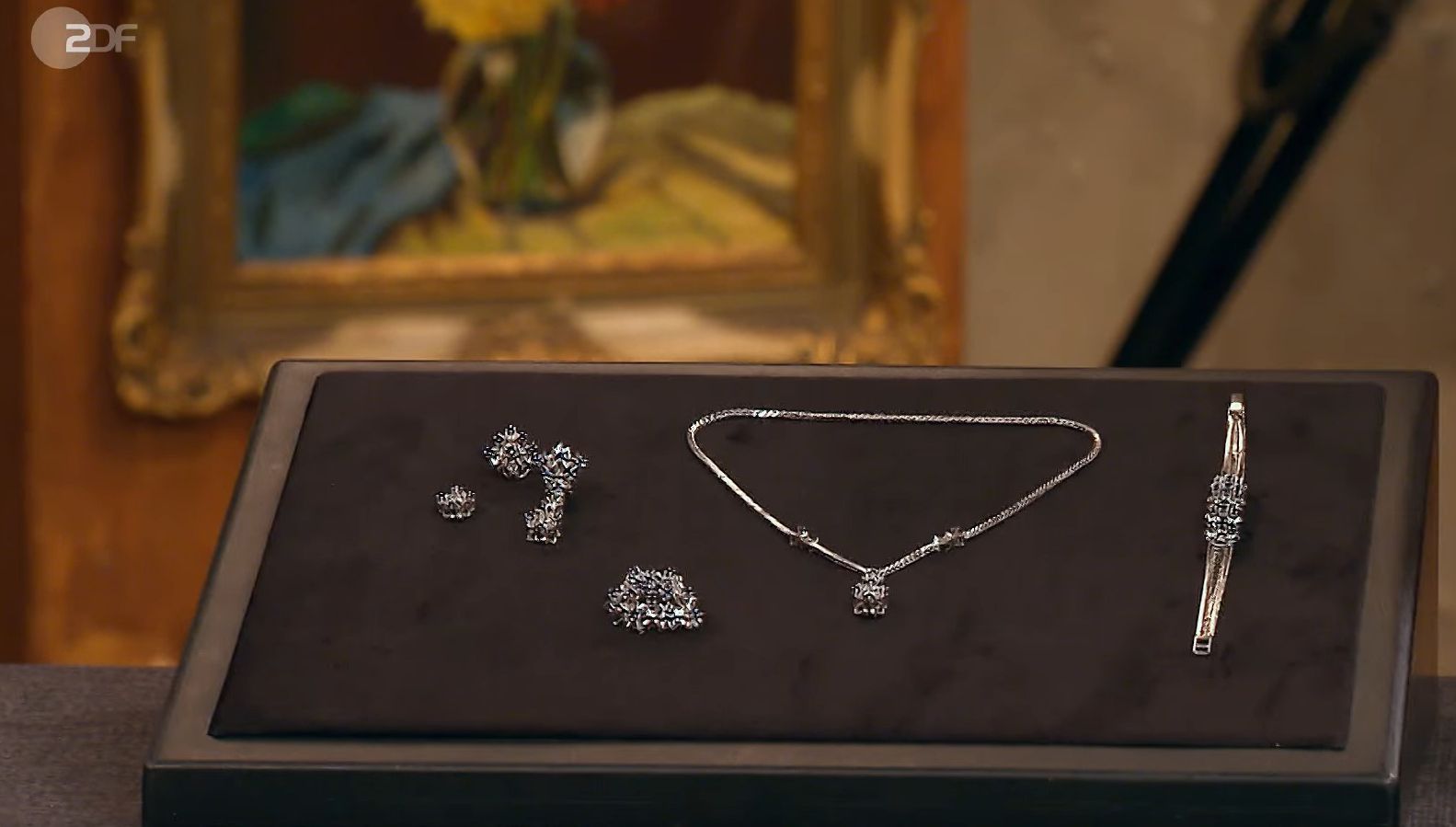 Image - Einzelteile bei „Bares für Rares“: Irrer Schmuck – dann passiert DAS