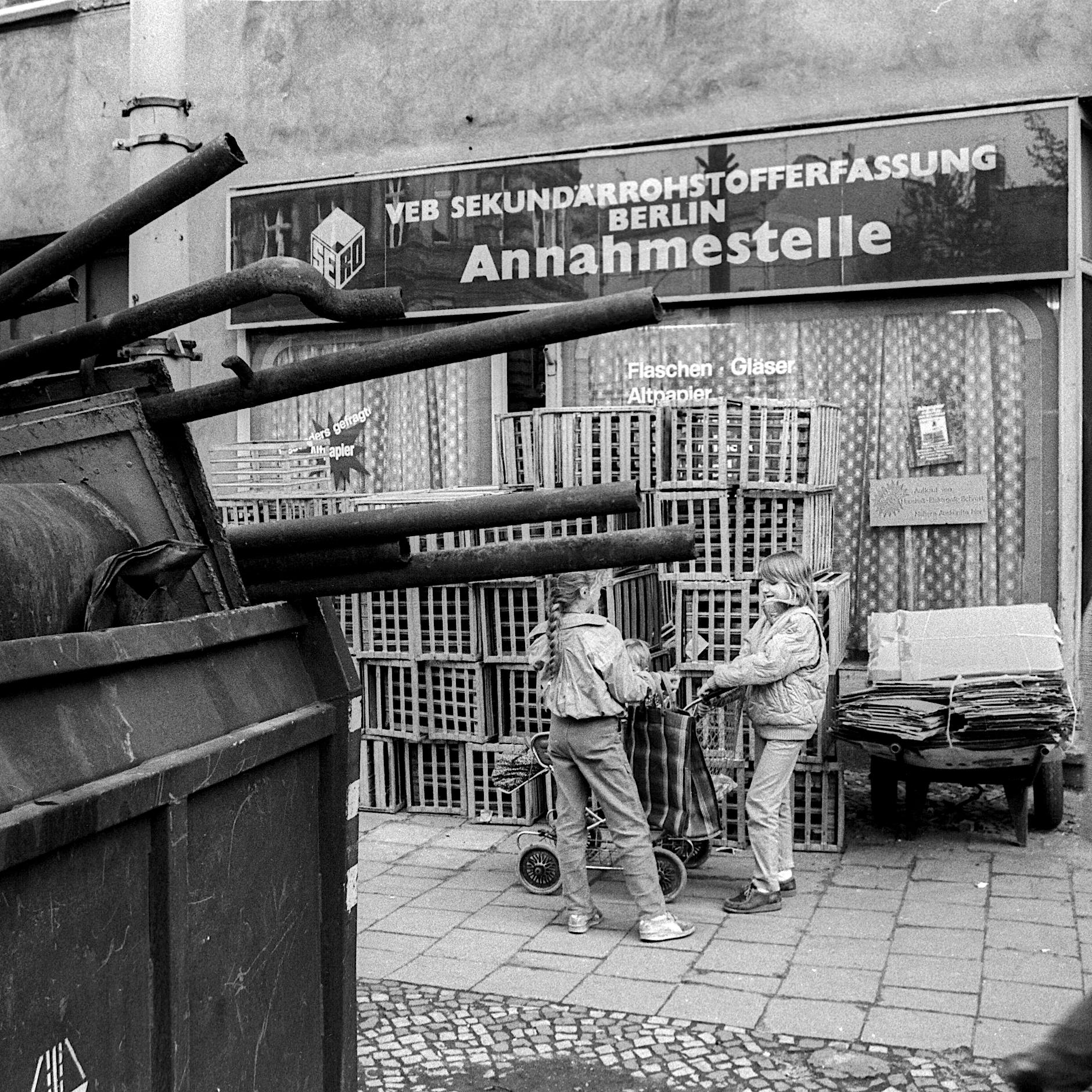 DDR-Altstoffsammlung: Einmal öffnete mir ein nackter Mann die Tür