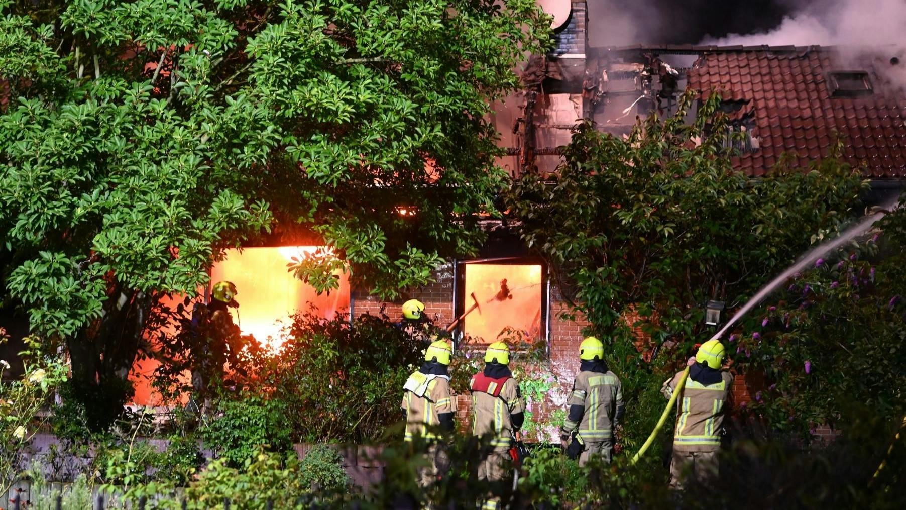 In Kladow ist ein Einfamilienhaus komplett ausgebrannt.