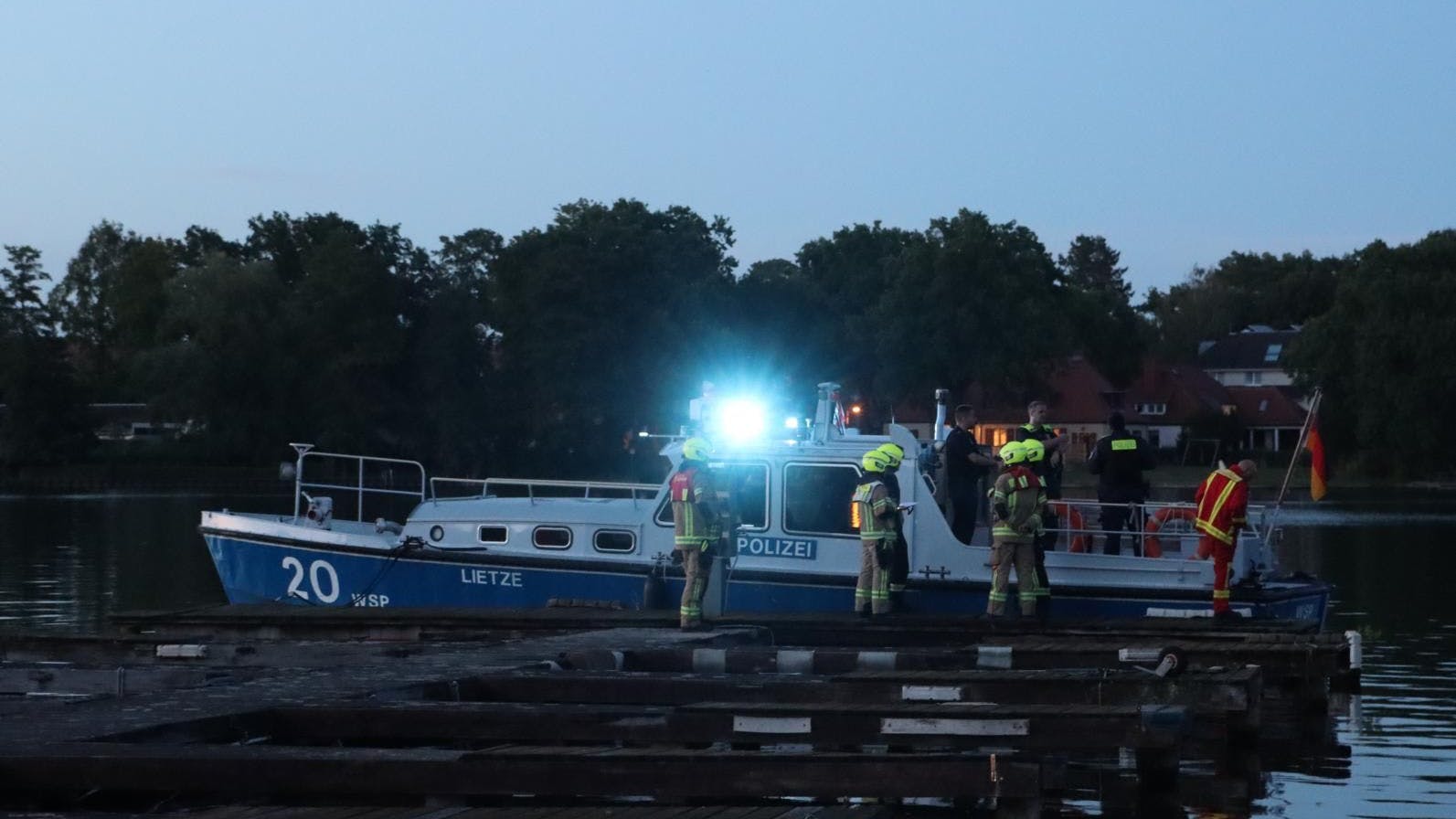 Die Wasserschutzpolizei suchte nach dem Mann, dessen Kajak leer treibend auf der Dahme gefunden wurde.