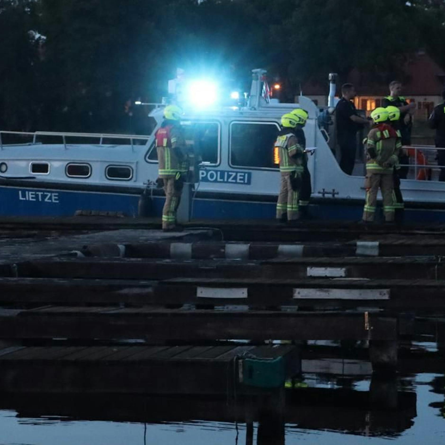 Großeinsatz in Köpenick: Kajak treibt leer auf Dahme, Mann vermisst