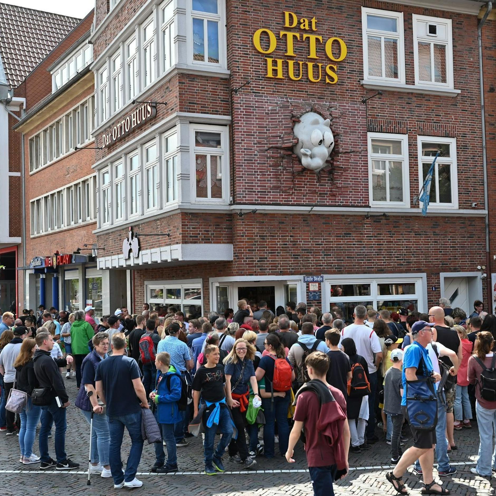 Image - Nach 75. Geburtstag - Otto besucht seine Geburtsstadt Emden