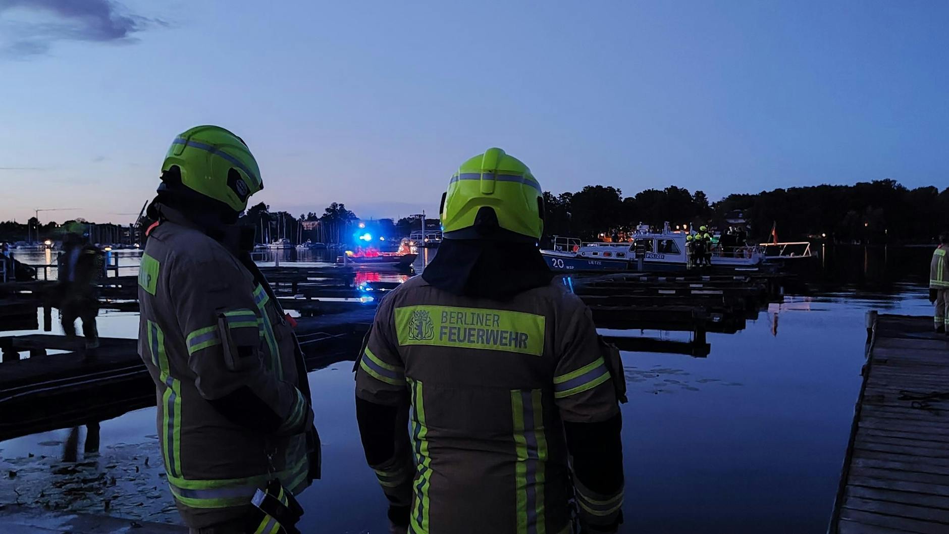 In Köpenick wird ein Mann vermisst, dessen Kajak leer treibend auf der Dahme gefunden wurde.