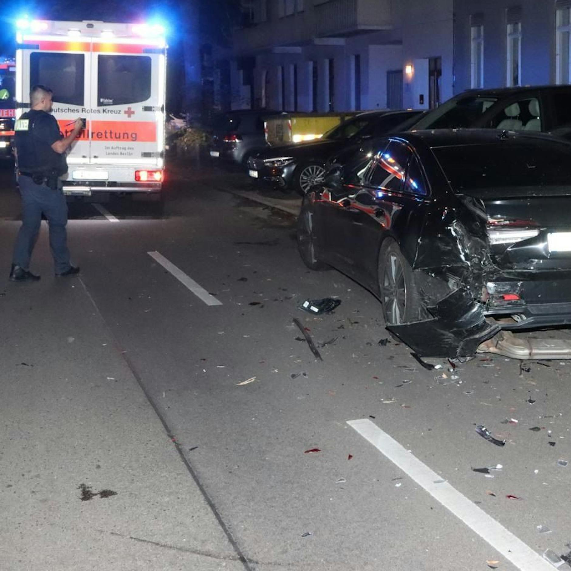 Wilmersdorf: Raser kracht mit Smart in Audi – und schiebt Autos zusammen