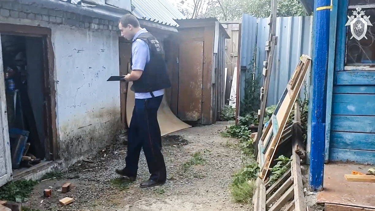 Nur drei Mal soll das Opfer nach draußen gelassen worden sein,