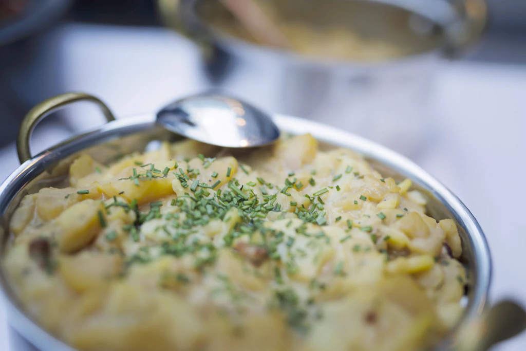 Kartoffelsalat mit Sauerkraut: Dieses Rezept ist deftig und hilft trotzdem beim Abnehmen