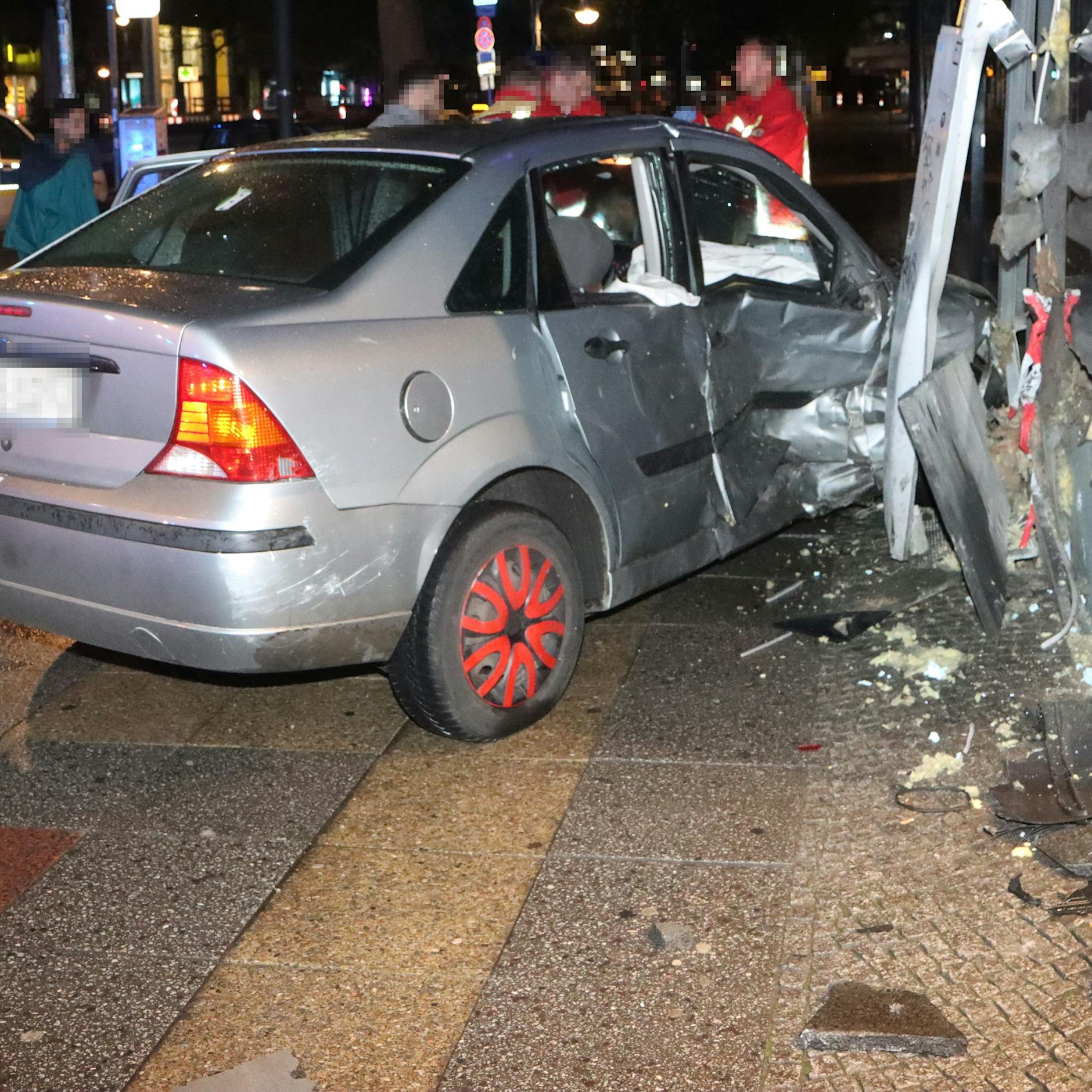 Update: Mega-Unfall am Berliner Tauentzien – fünf Verletzte