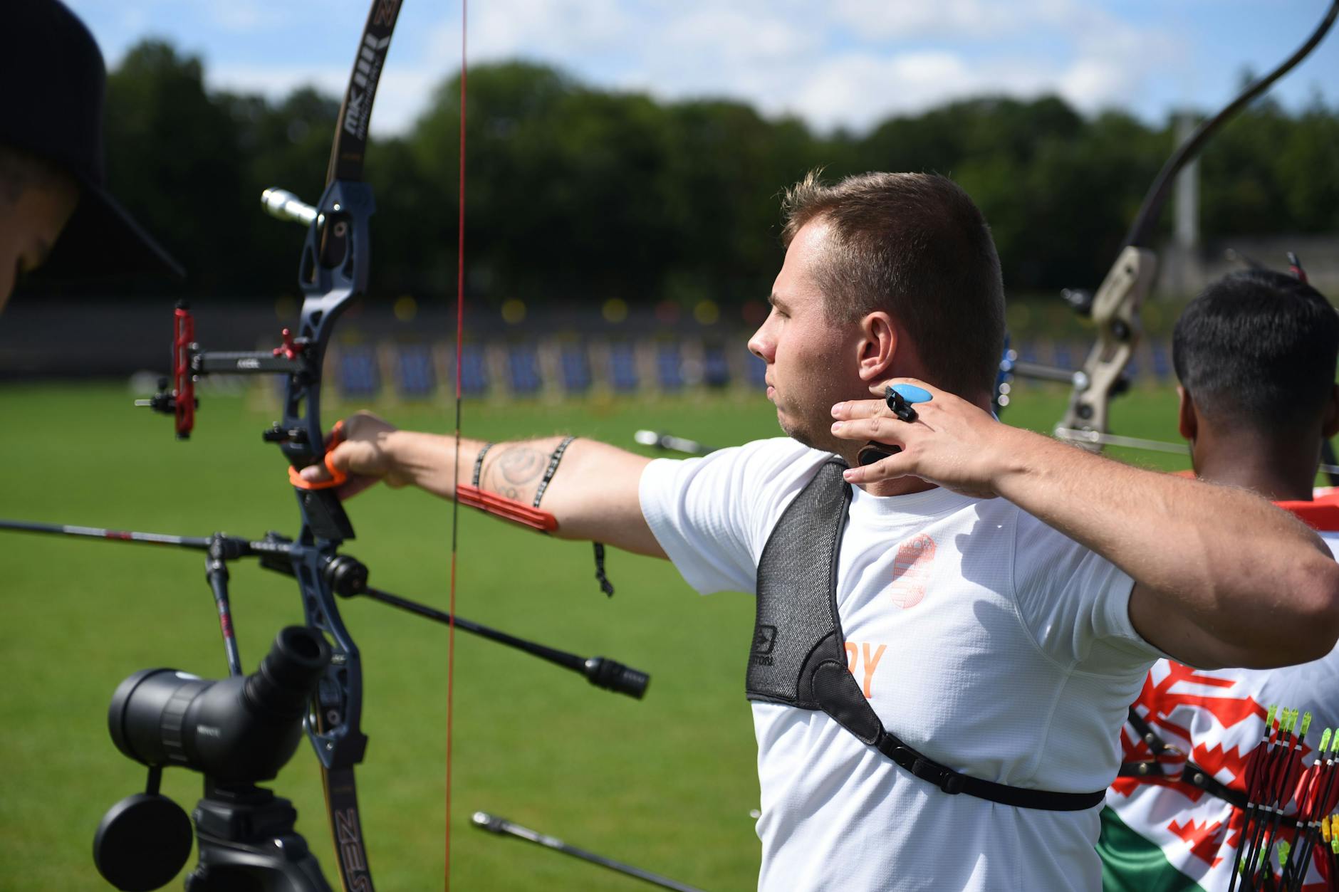 Mátyás László Balogh trainiert während der WM auf dem Maifeld am Olympiastadion.