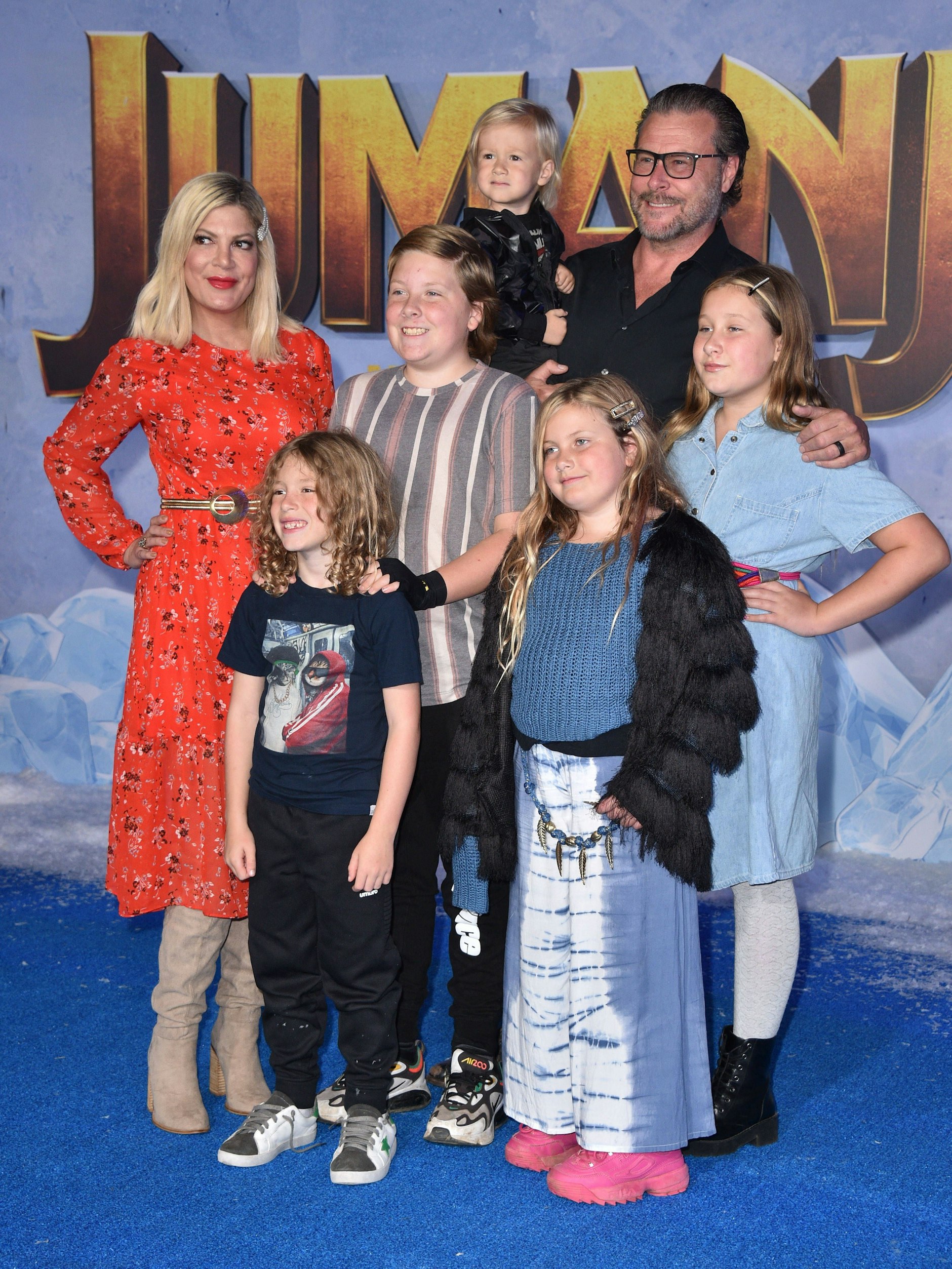 Hier scheint noch alles harmonisch: Tori Spelling mit Ex-Mann Dean McDermott und ihren fünf Kindern.