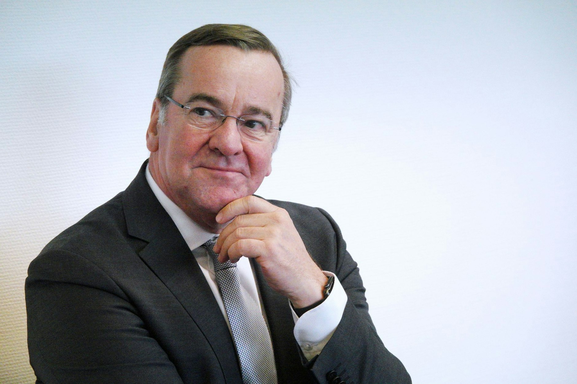 Bundesverteidigungsminister Boris Pistorius (SPD) wohnt während eines Besuchs des Karrierecenters der Bundeswehr Stuttgart einem Bewerbungsgespräch bei.  