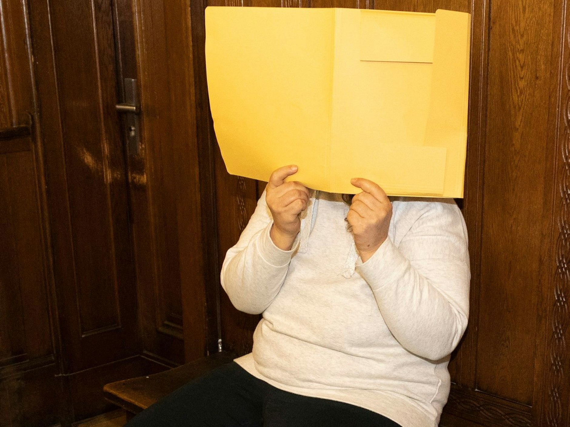 Jacqueline W. muss sich seit Donnerstag wegen versuchten Mordes vor Gericht verantworten.