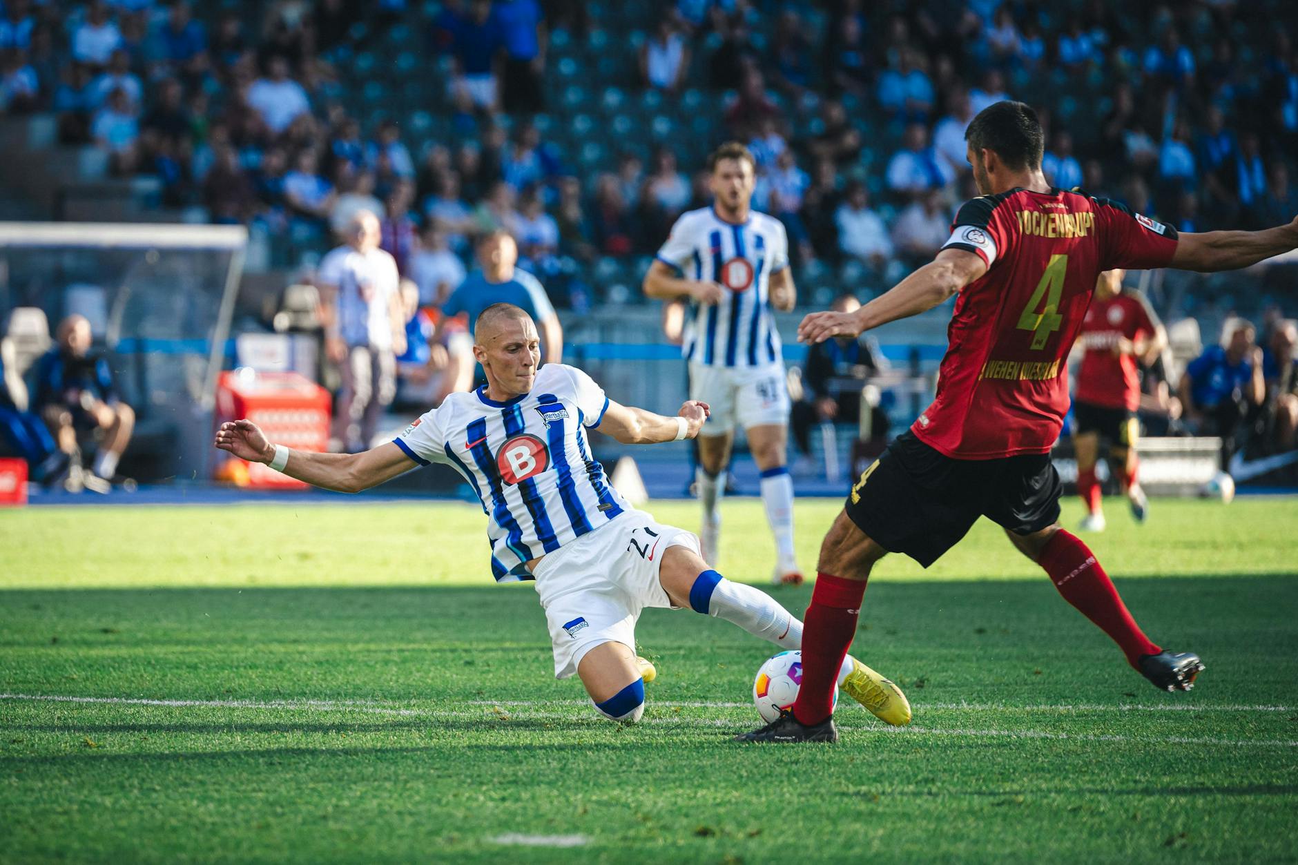 Sehr auffällig im Mittelfeld von Hertha BSC: Palko Dardai (l.)
