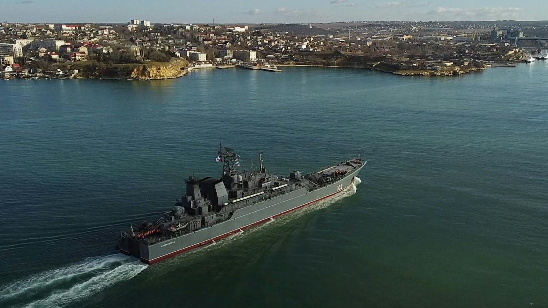 Die Ukraine hat die Olenegorski Gornjak, hier ein Schiff der gleichen Klasse im Hafen von Sewastopol, schwer beschädigt. Russland hatte die Schiffe vor Beginn der Invasion im Februar 2022 ins Schwarze Meer verlegt.