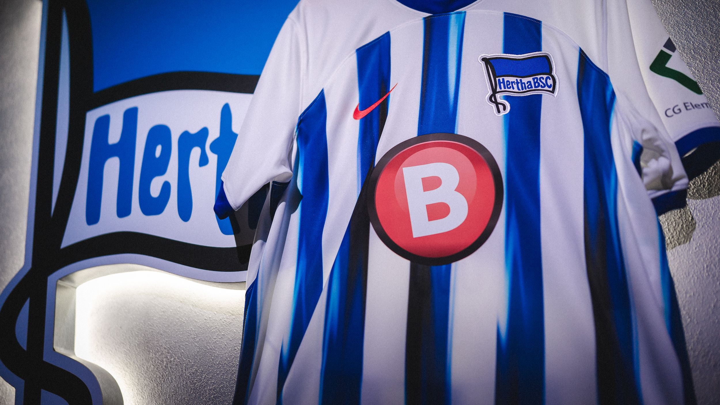 Trikotsponsor Da: Hertha BSC Trägt Jetzt Ein Dickes B Auf Der Brust