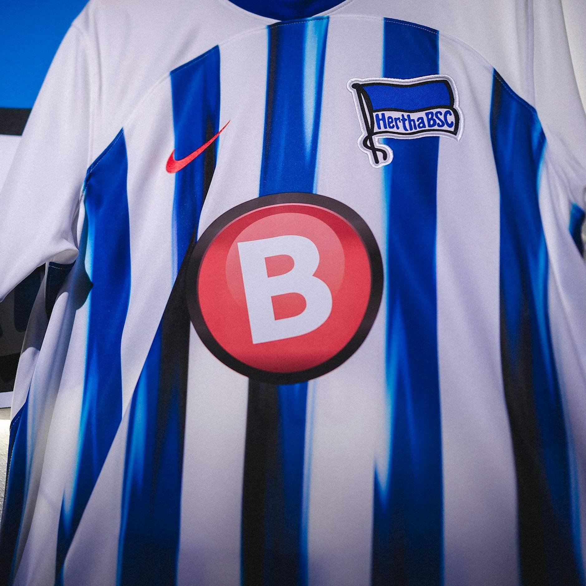 Trikotsponsor da: Hertha BSC trägt jetzt ein dickes B auf der Brust