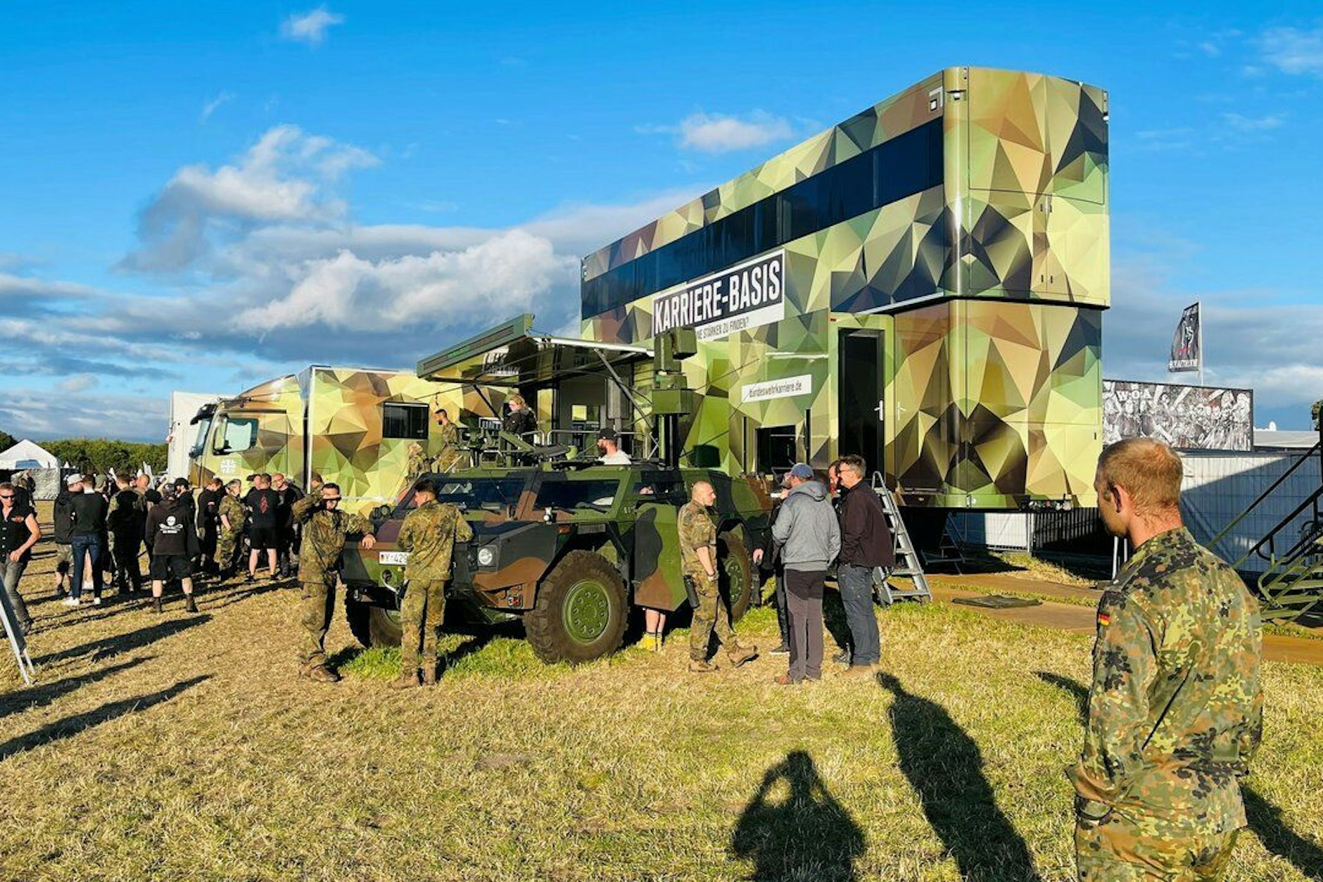 Seit einigen Jahren wirbt die Bundeswehr auf dem Festivalgelände des Wacken Open Air. Das gefällt aber nicht jedem 