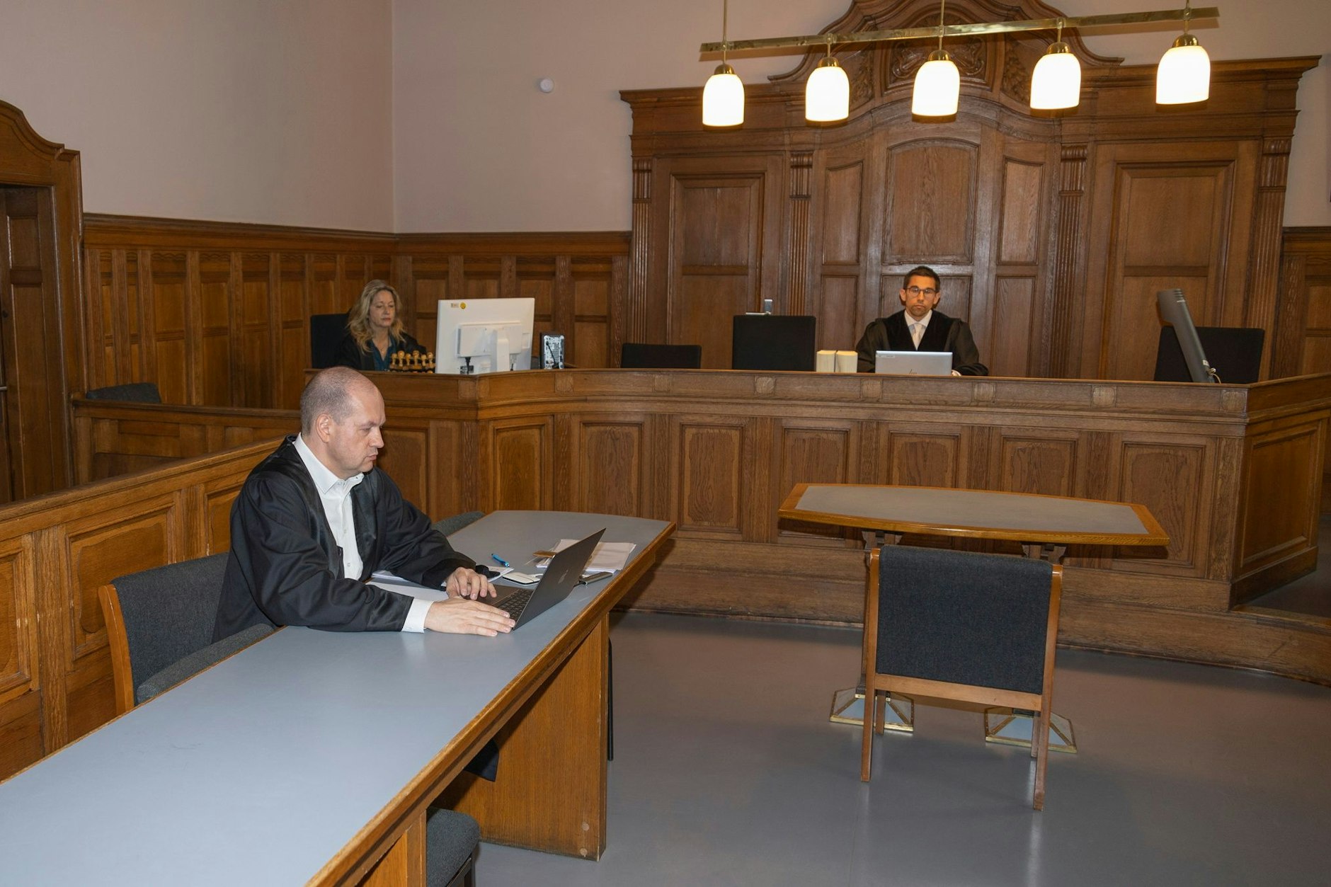 Der Gerichtssaal 105 im Amtsgericht Tiergarten am Freitag.