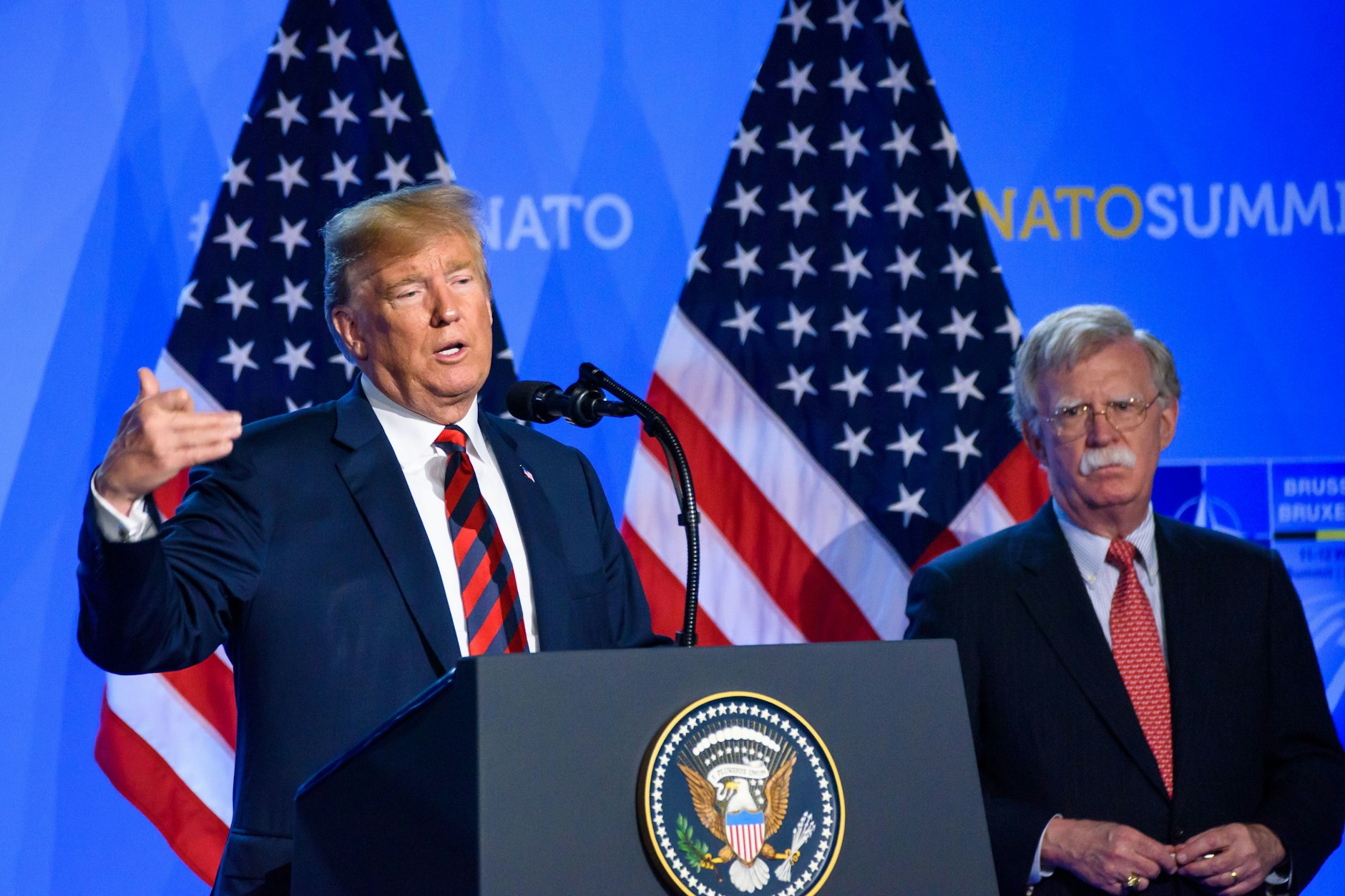 Der damalige US-Präsident Donald Trump und sein Sicherheitsberater John Bolton während des Nato-Gipfels 2018 in Brüssel