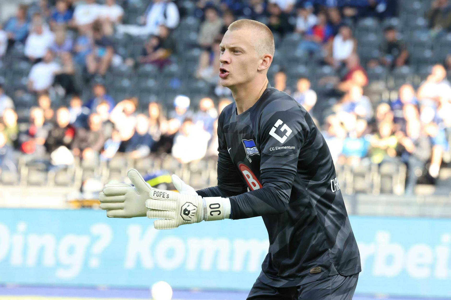 Stand Oliver Christensen am Freitag zum letzten mal beim 0:1 gegen Wiesbaden im Tor von Hertha BSC? Der AC Florenz bietet jetzt 6 Millionen Euro für den Keeper.