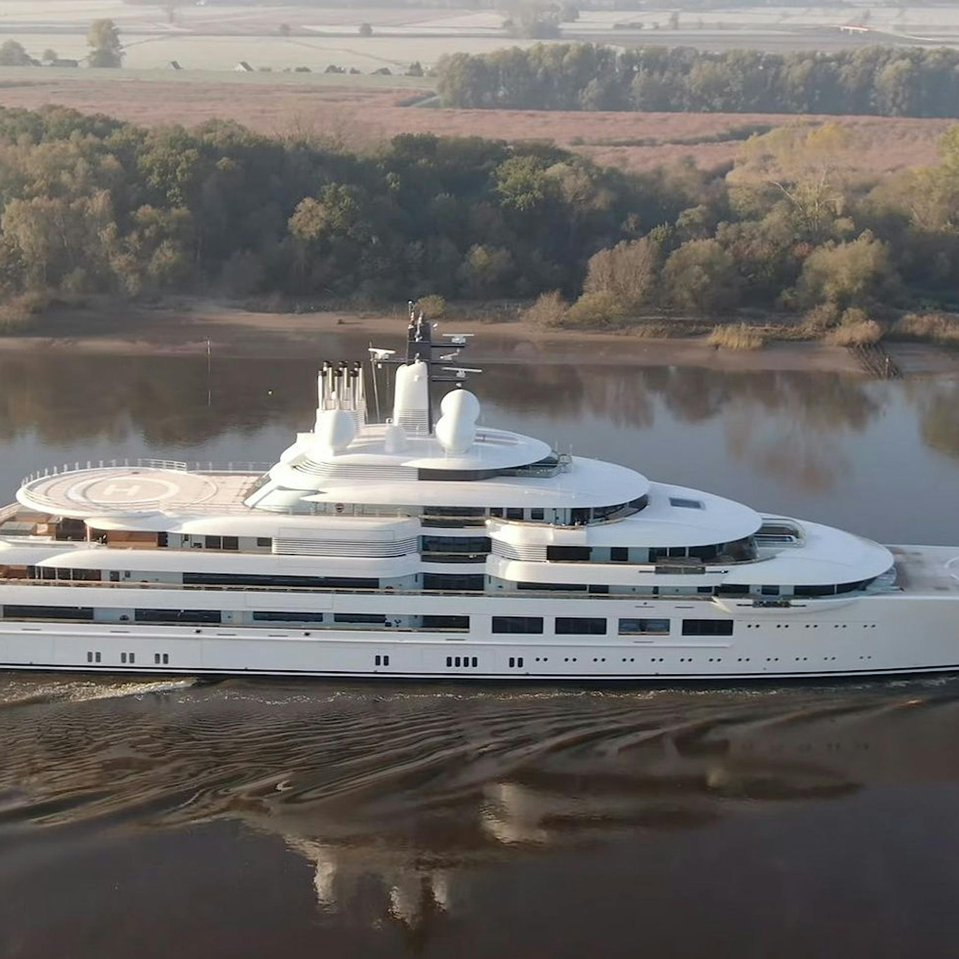 Trotz Sanktionen: Warum darf „Putins Jacht“ in Italien renoviert werden?